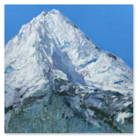 dreieckförmiger Berg weiss grün blau vor leuchtend hellblauen Hintergrund